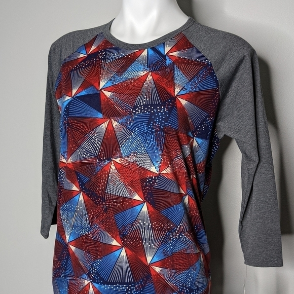 ✨3/$15 NWT LuLaRoe Randy grey red blue geometric patriotic baseball T-shirt M - Picture 2 of 7